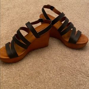 Lucky Brand wedge